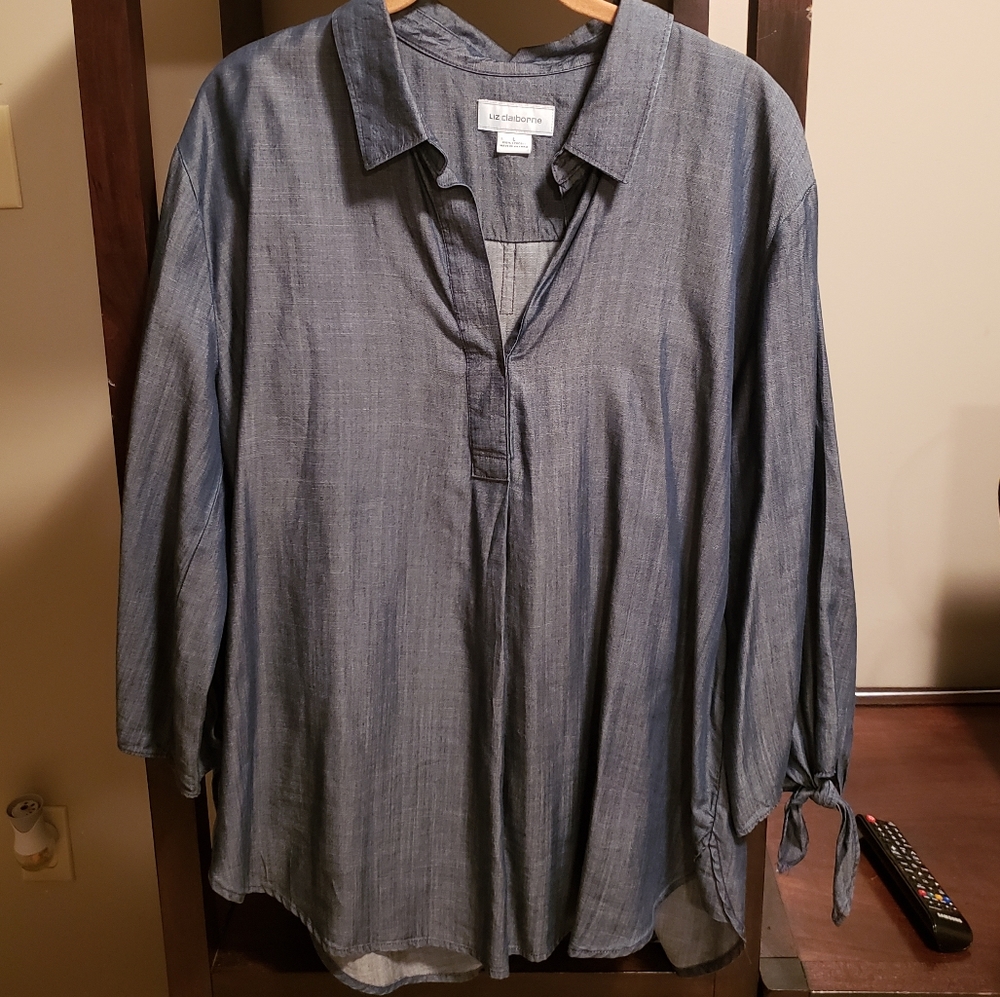 Liz Claiborne Lyocell V-neck lost fit jean shirt